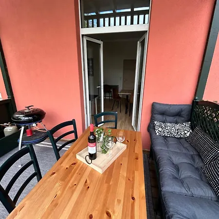 Schoene 3 Zimmer Wohnung Mit Grossem Balkon Bis 7 Personen Naumburg  Exterior photo