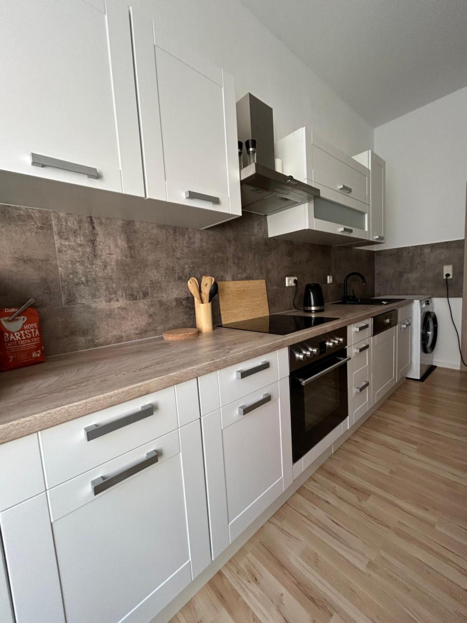 Schoene 3 Mit Grossem Balkon Bis 7 Personen Apartment *